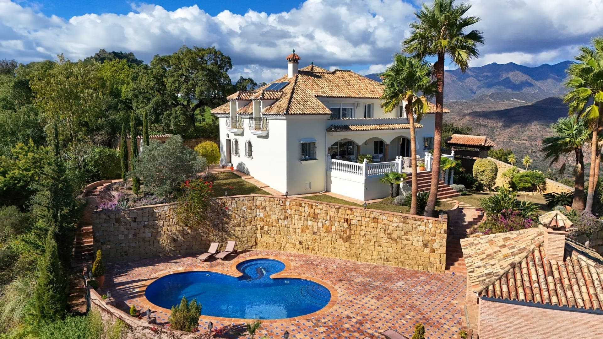 Luxury Detached Villa with Panoramic Views